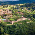 Escapade enivrant en Valais: D’un tonneau-hôtel aux secrets viticoles, suivez nos bons plans!